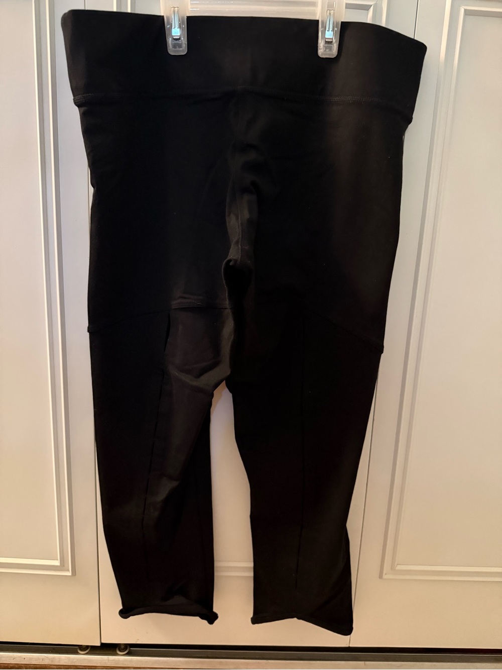 Victoria Secret Black High-Waist Active Capri Leggings